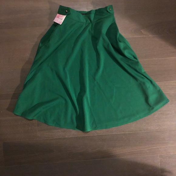 Gorgeous green skirt - Picture 3 of 3